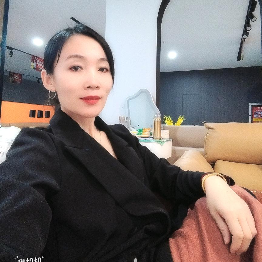 艺隆家居董姐