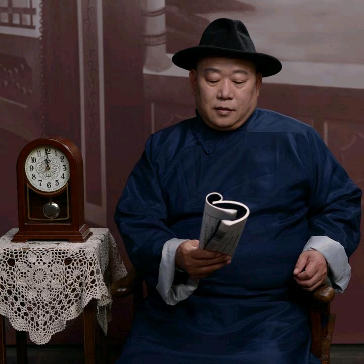 卿逸（卿qing 逸 yi）