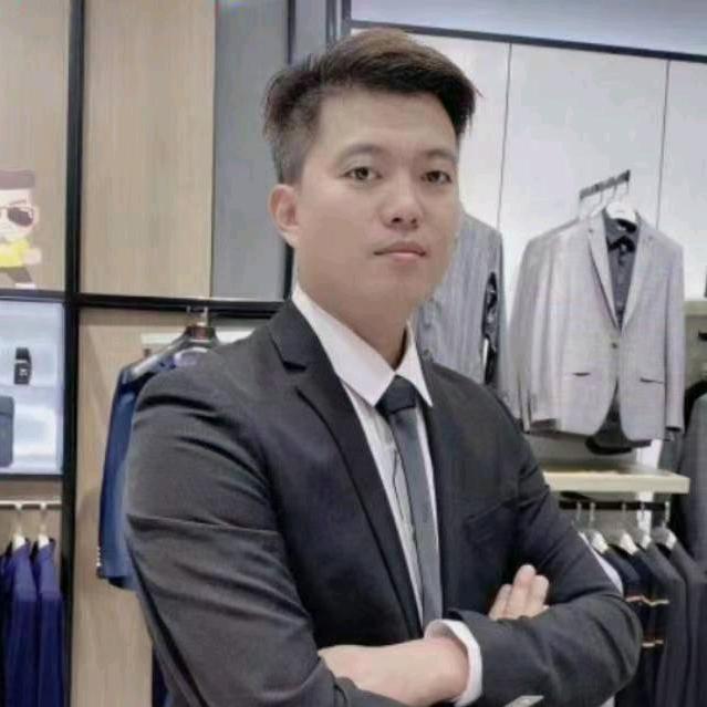 开红旗车的退伍兵