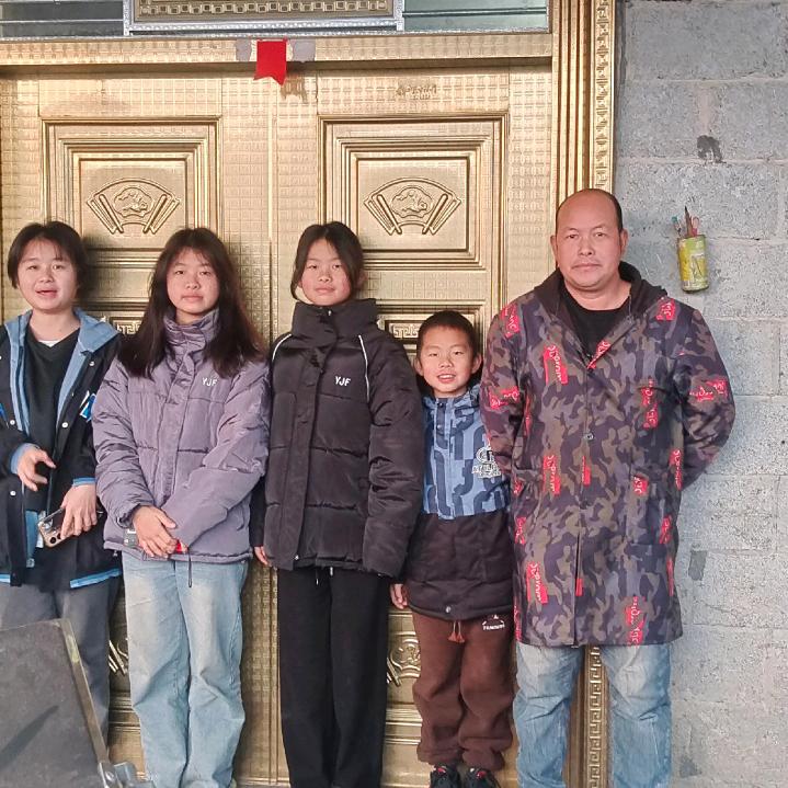 蓝,单身爸爸