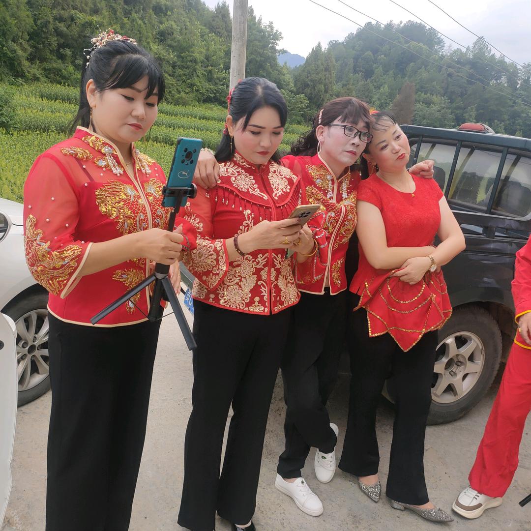 金沙花灯张老幺