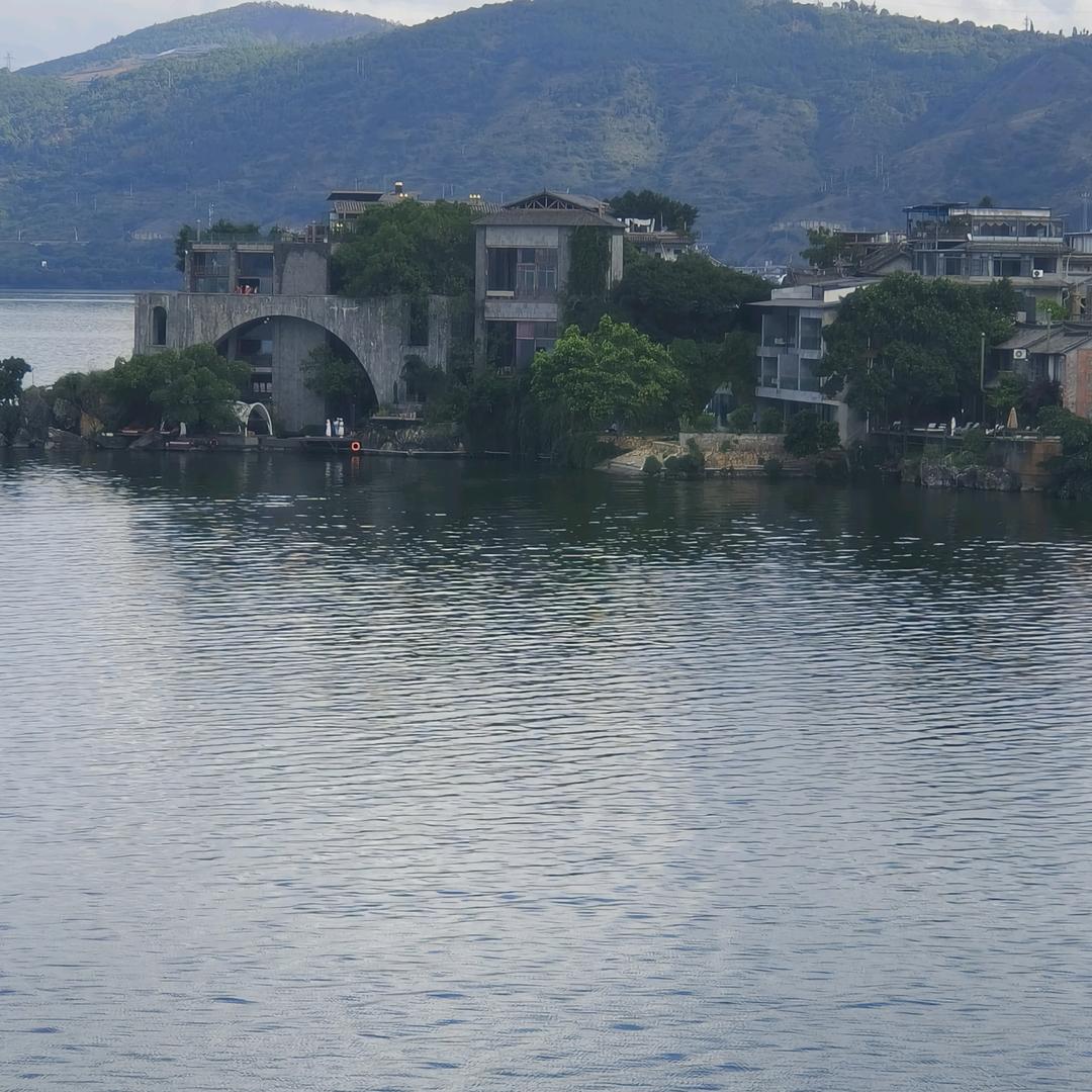 夏莫秋雨