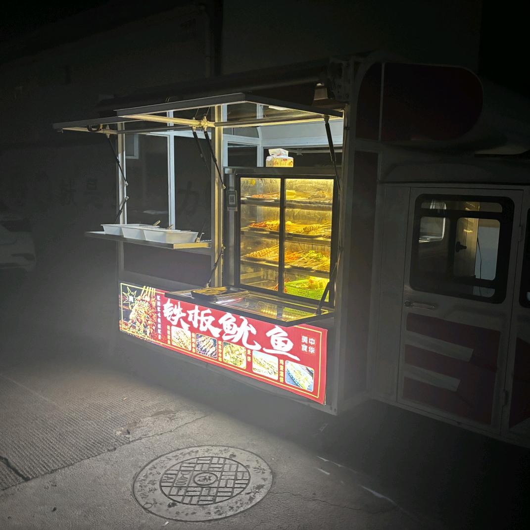 杨梅桥铁板鱿鱼烧烤炒饭小摊