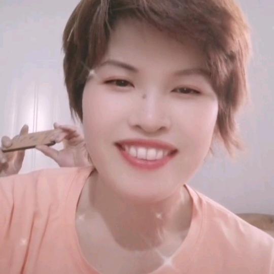 一抹微笑🌹🌹🌸🌸