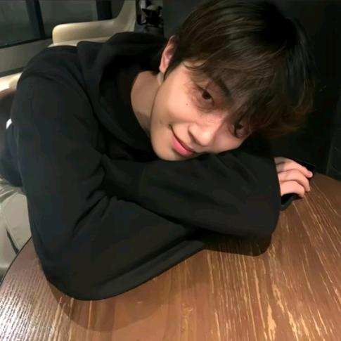 妳的矛击打着盾