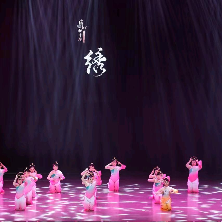 何家三小姐