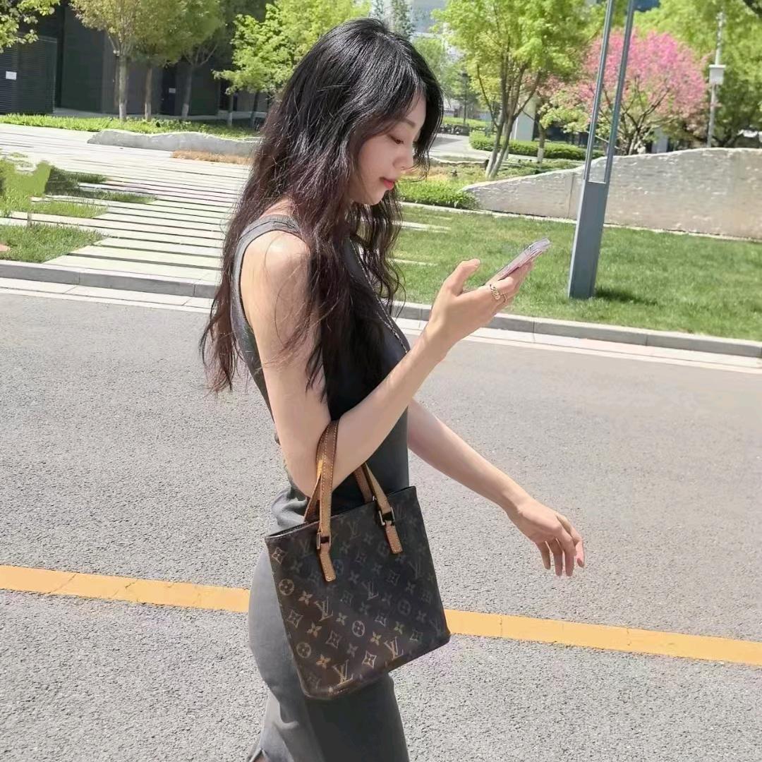 彤