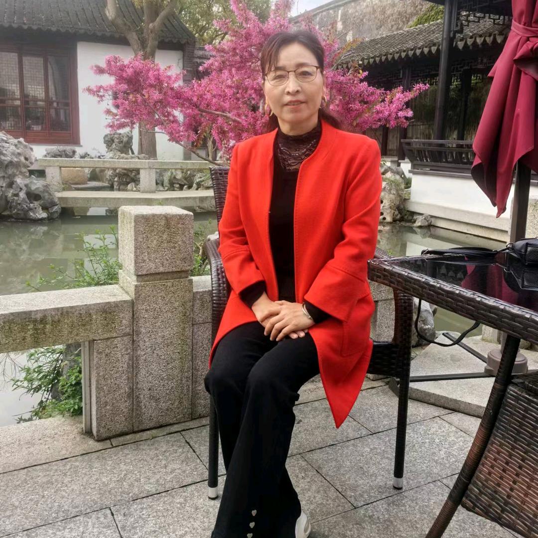 袁必容