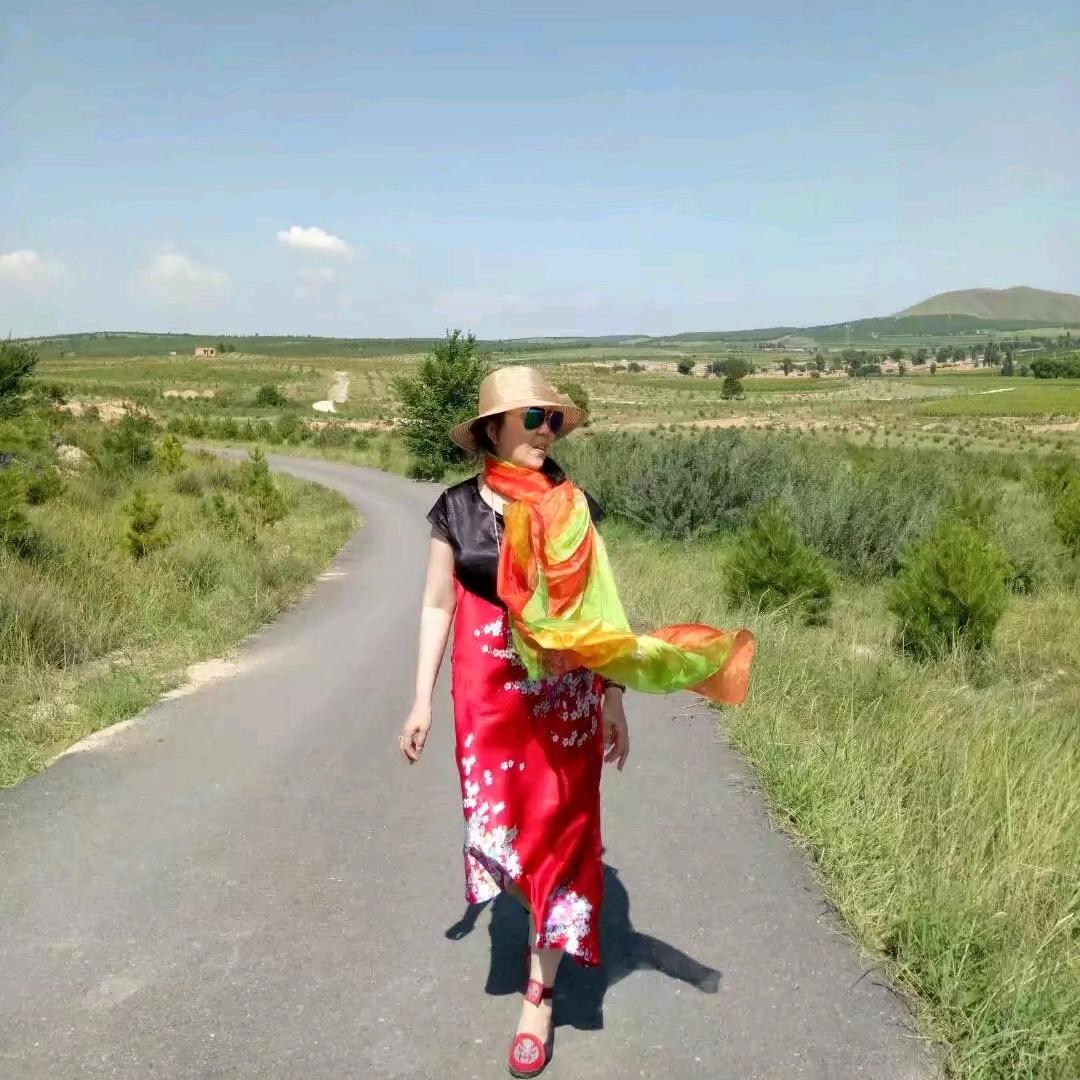 花姐，，化妆编发美甲