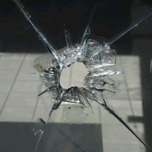 无人之境的雨天