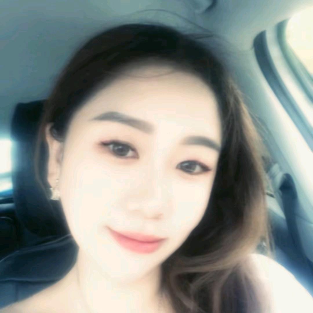 左边（飞特健身边姐）