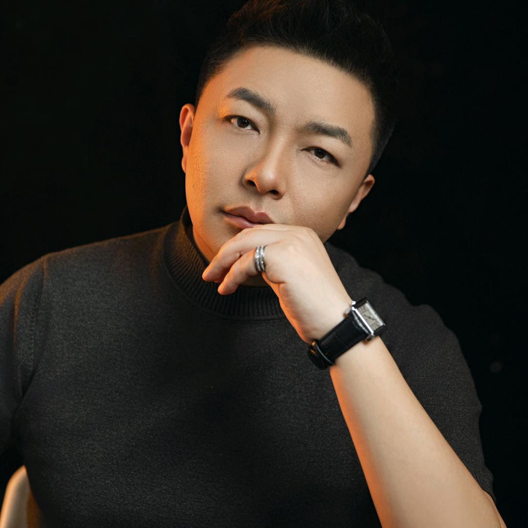 胡杨拾光者