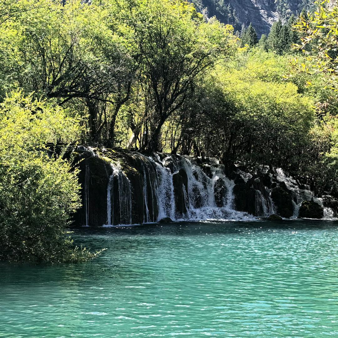山高云阔