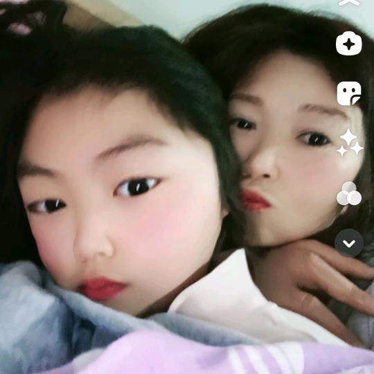 两个女儿的妈妈，还有个宝贝孙女