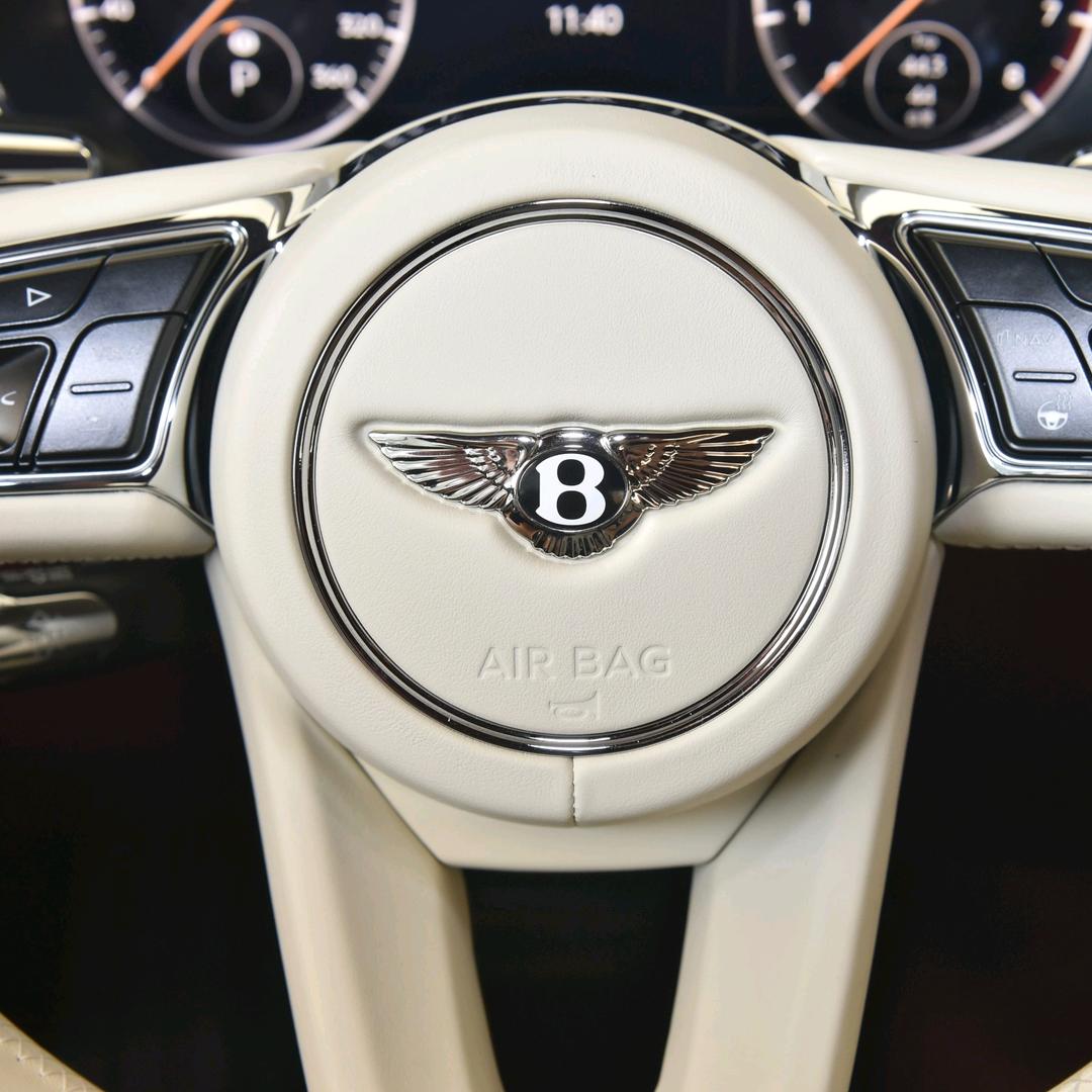 买不起宾利的自行车车主