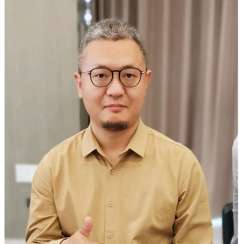 小胡子刚哥