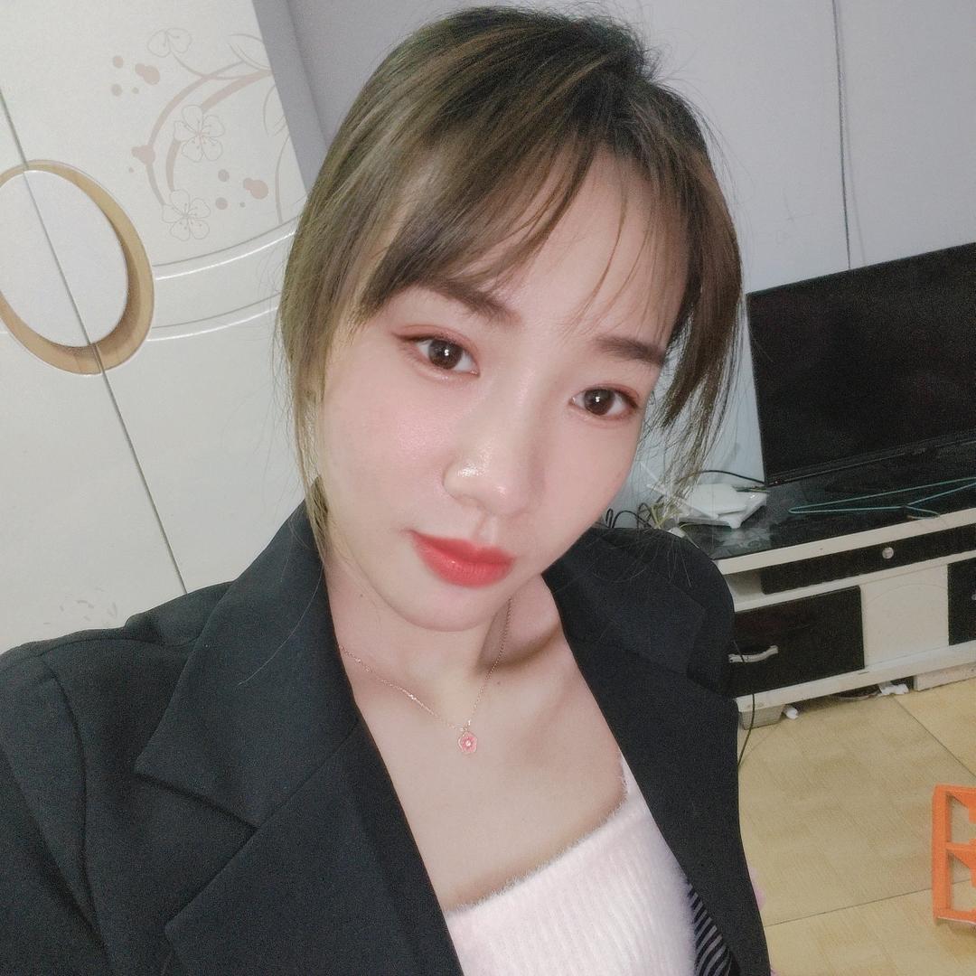 萌萌哒🎤（随缘播）