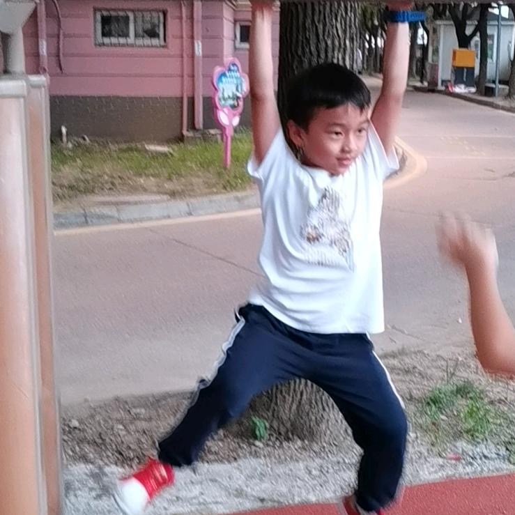 一见你就笑F