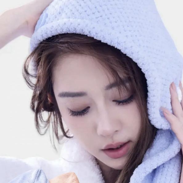 红绿灯的小师妹