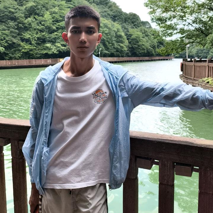 其洪一家人