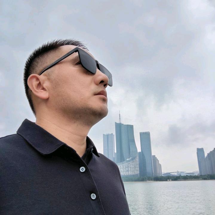 李不言.