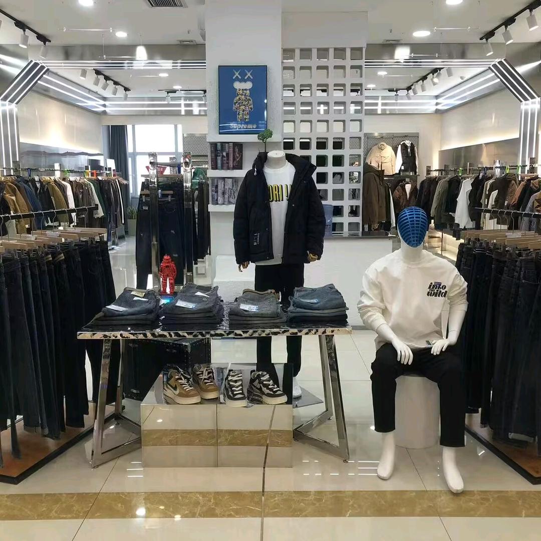 啄木鳥谦耀品质男装专卖店
