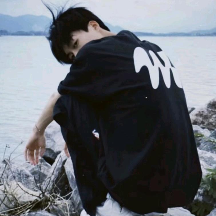 XUZF°