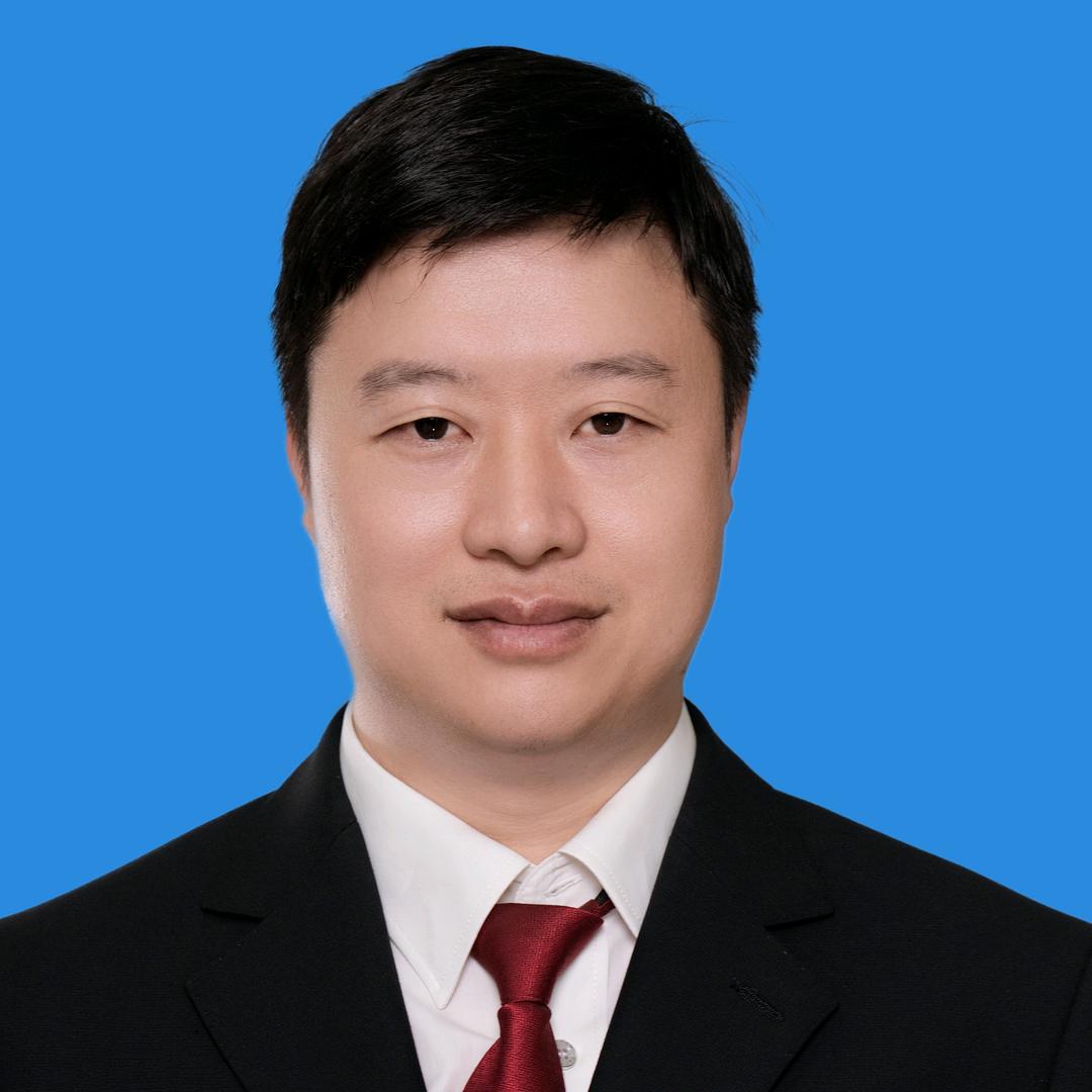 王 律