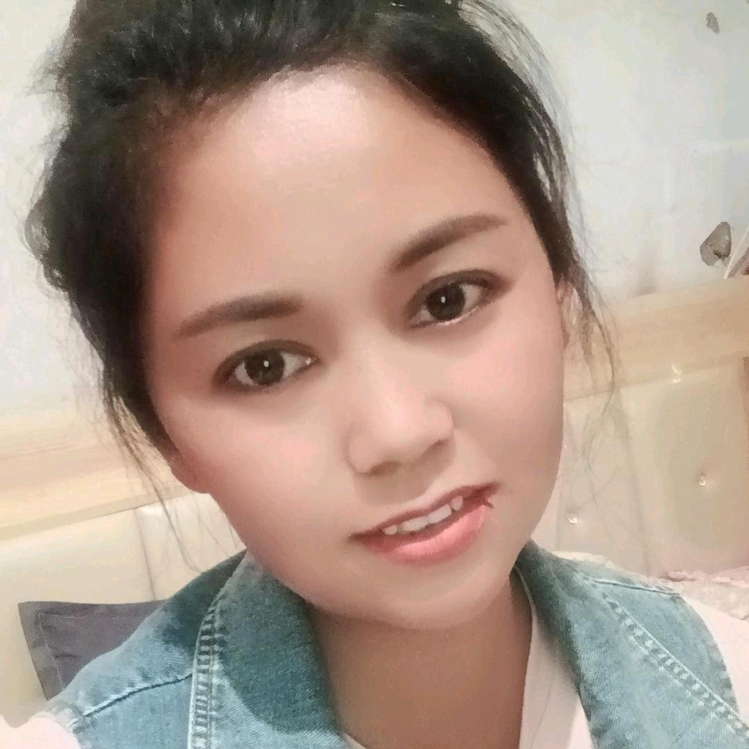 云南瓦族妹