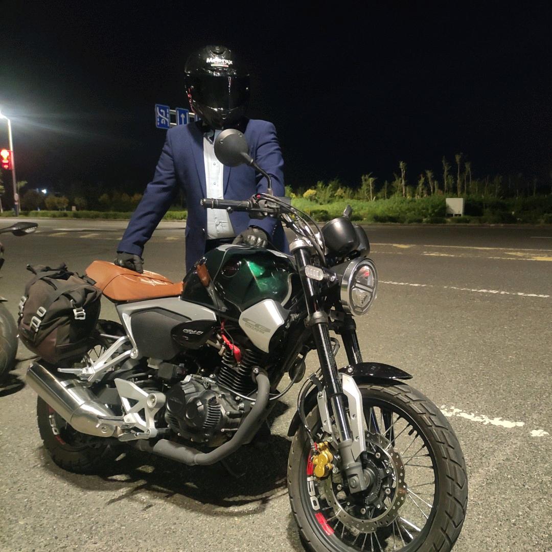 一个不是很胖的胖子