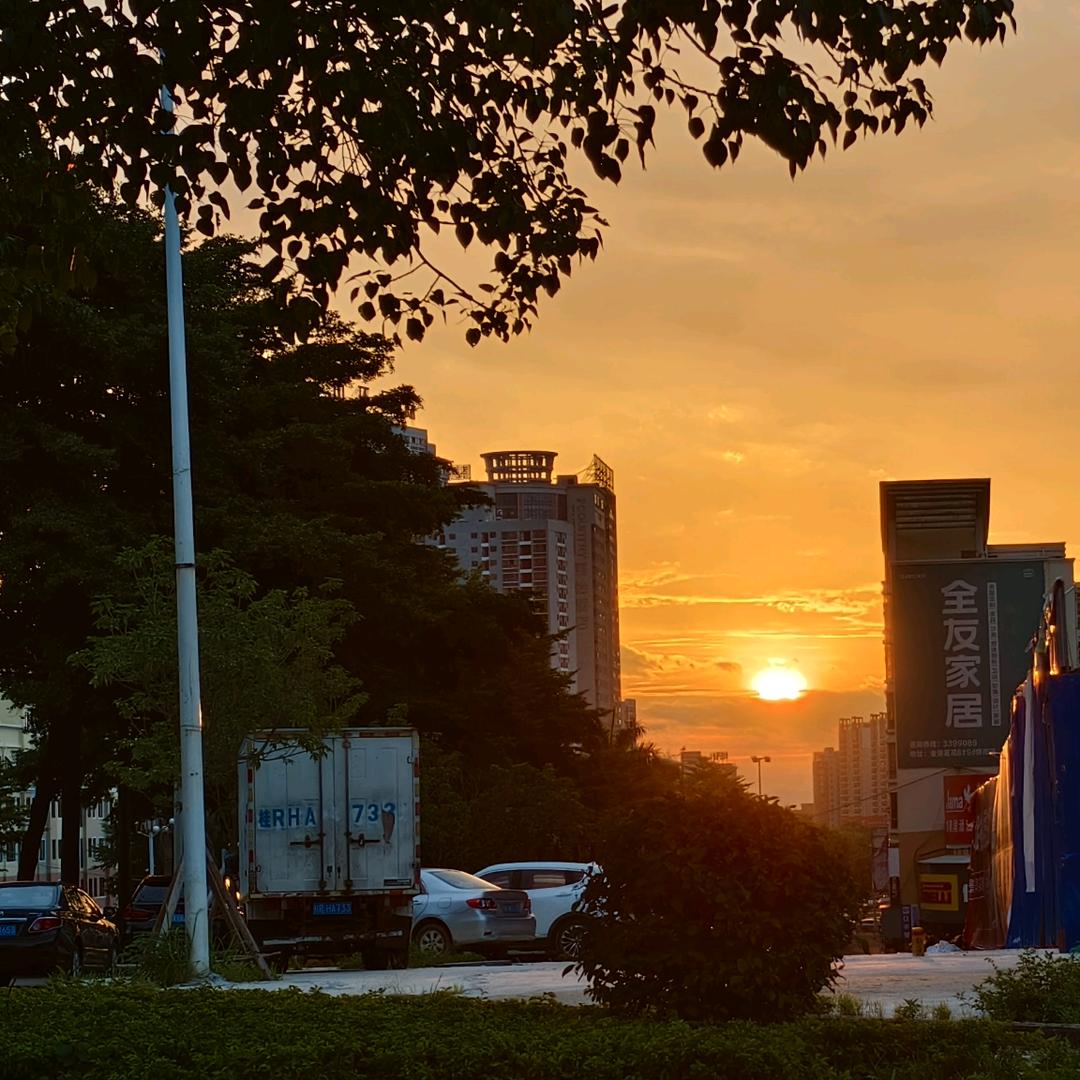 小覃(摆摊创业中)