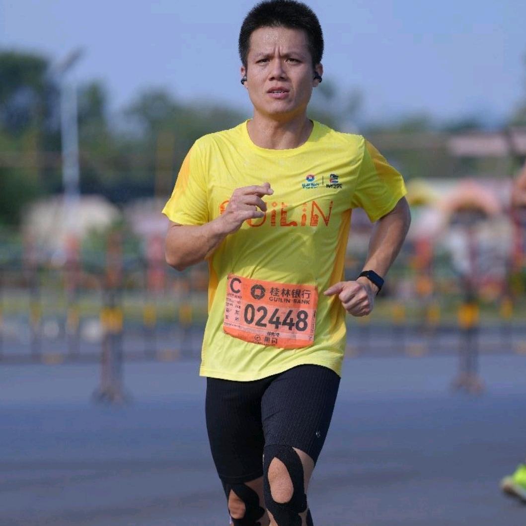 郑在跑步