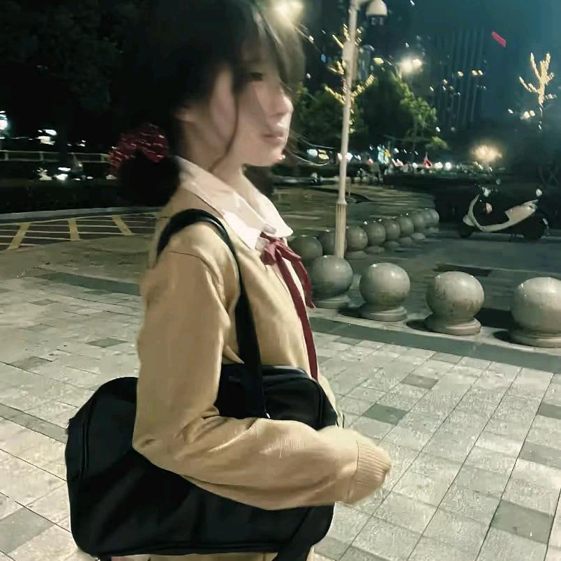 小苒有点乖.🍊