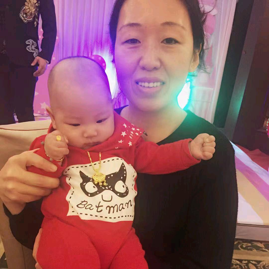 月儿嫂，张姐。