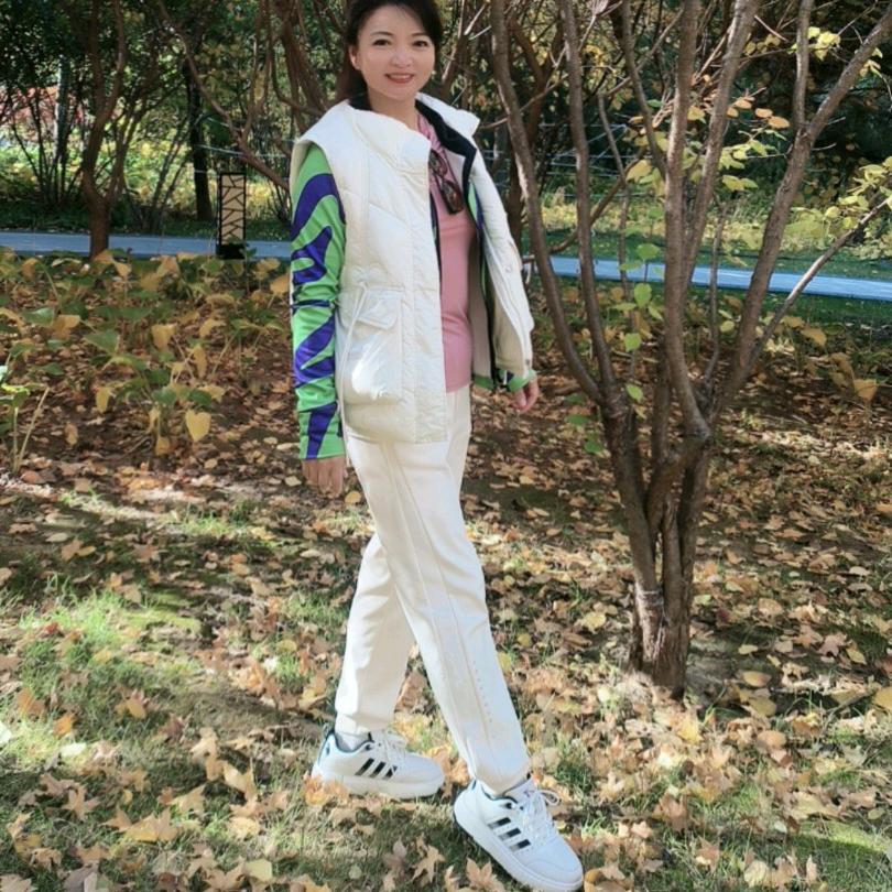 小白兔  爱踢毽