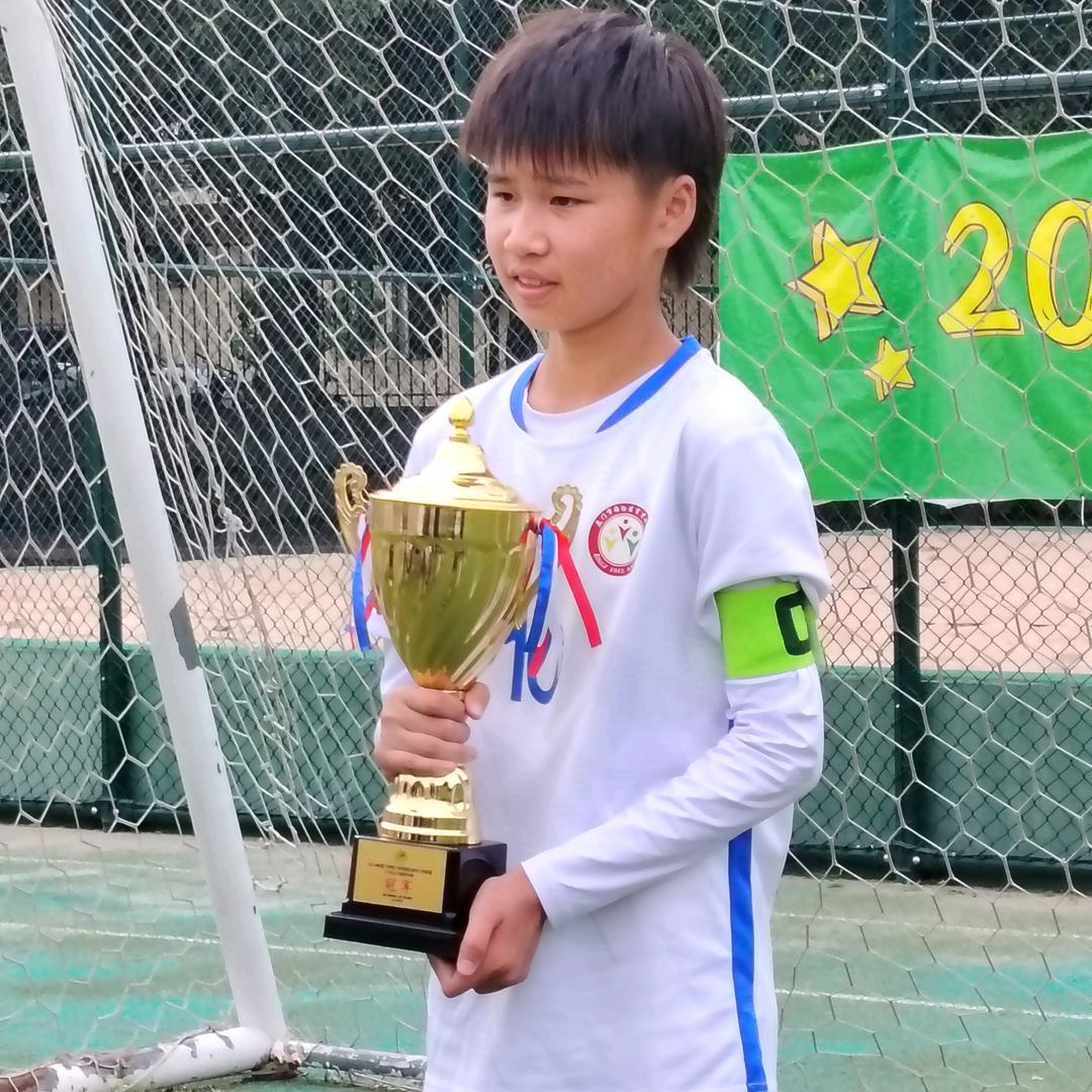 足球女将林晨依她爸