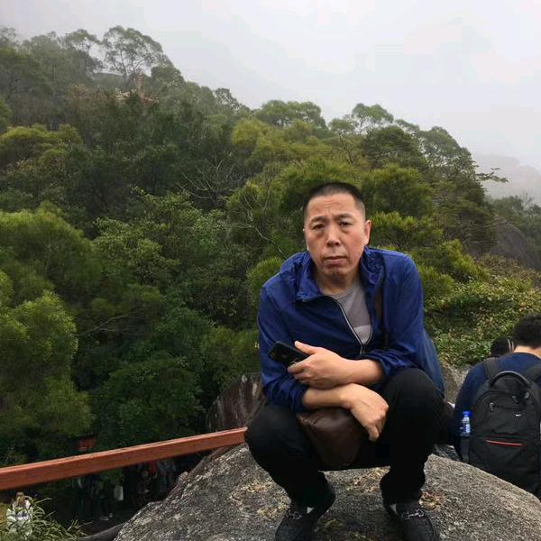 独坐小楼听细雨