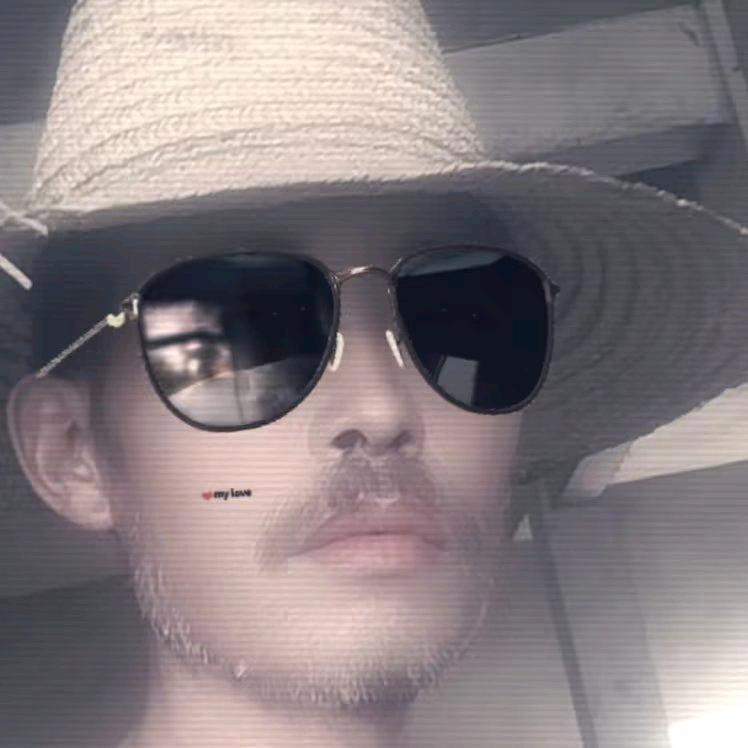 哭着向前跑