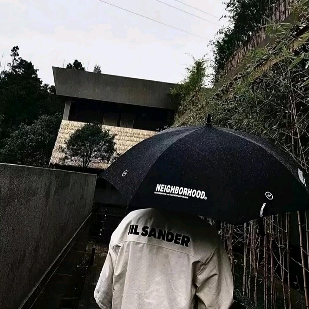 八月