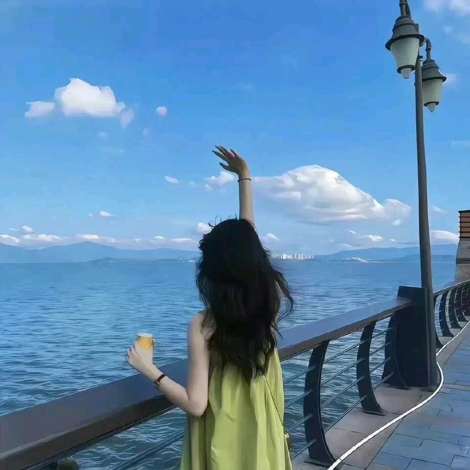依䒳