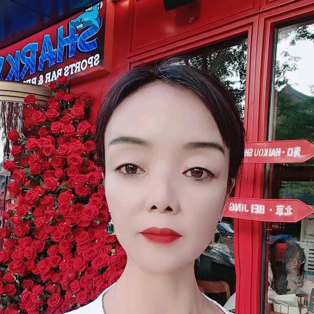 摆地摊的晓晓