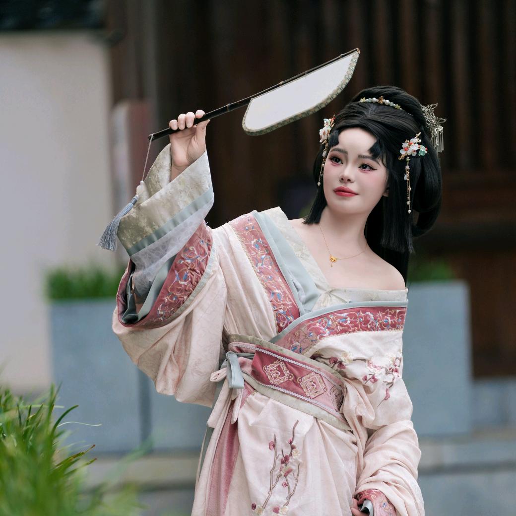 古装小精灵。