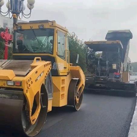 沥青道路工程施工摊铺