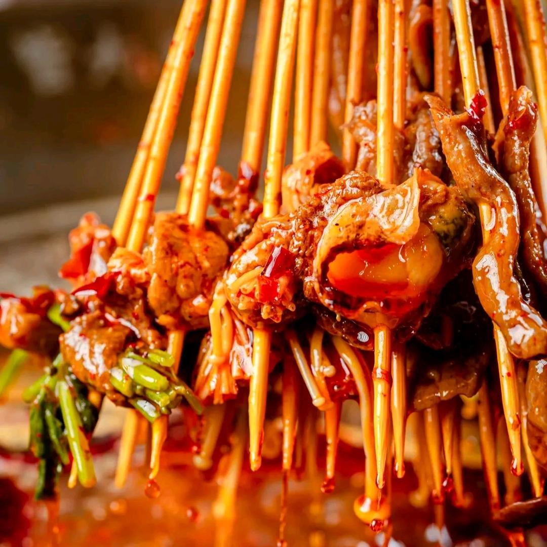 地摊辣糊糊火锅出摊了