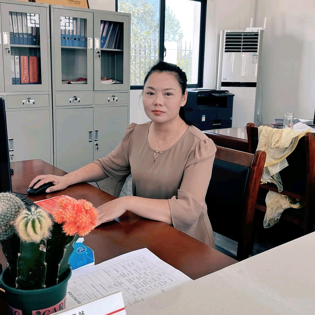 光山县罗陈乡坪塘村张正霞（八零后村