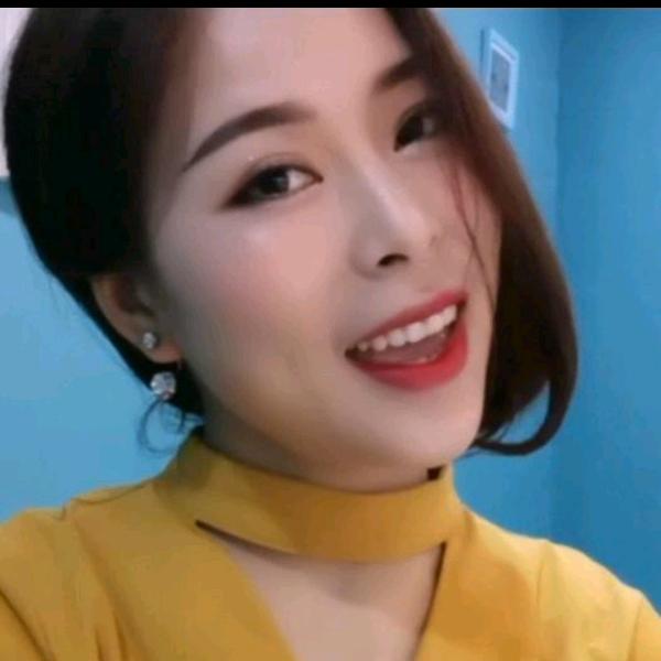 龙  英