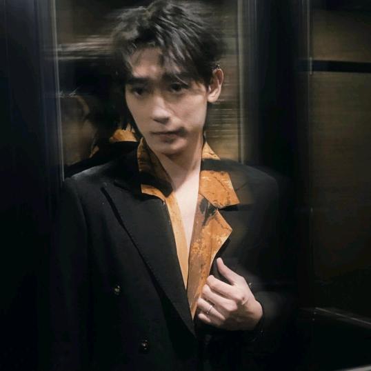 演员 殷裕峰