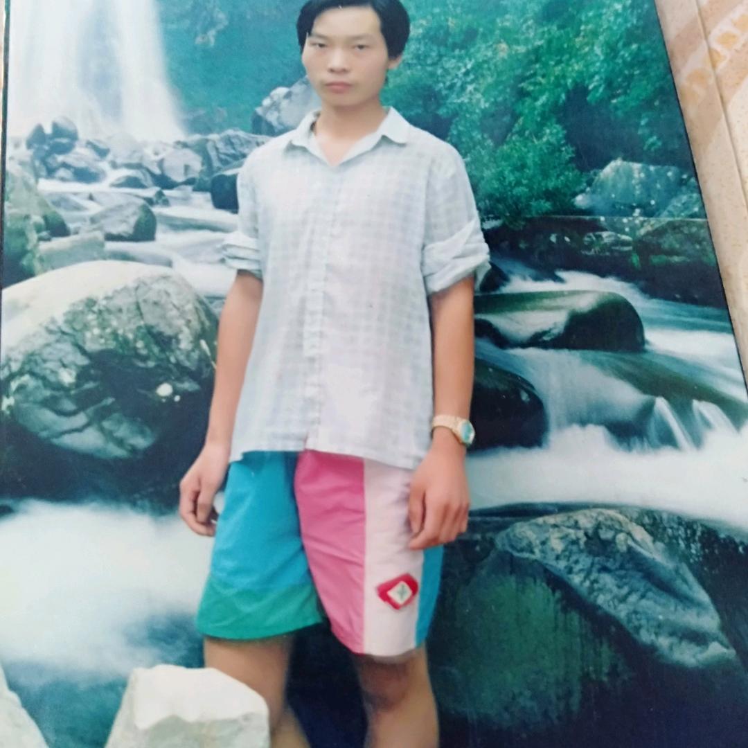 秦轩杰中外商贸实业有限公司