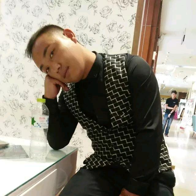 彝族啊军（918）