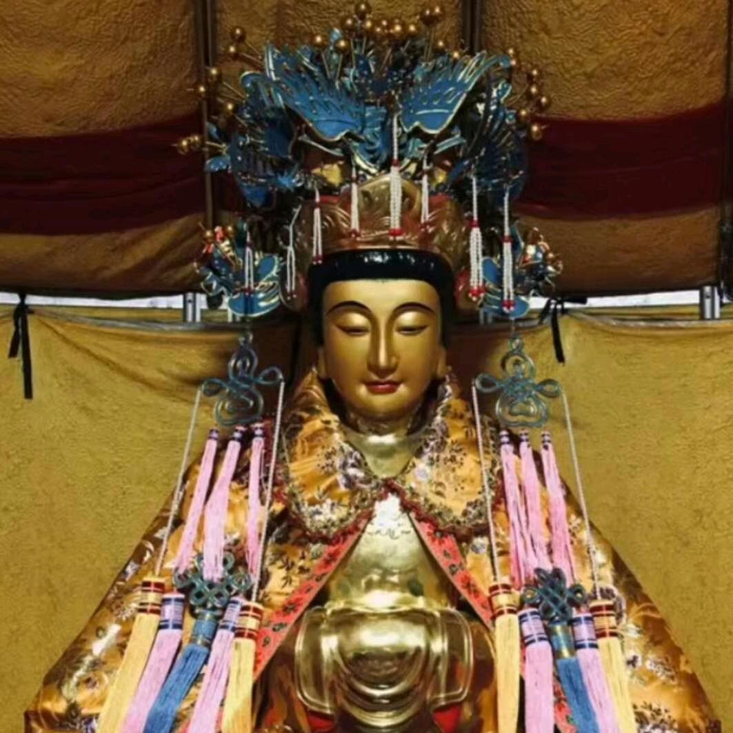泰山奶奶 万福金安 定做大小披风凤冠